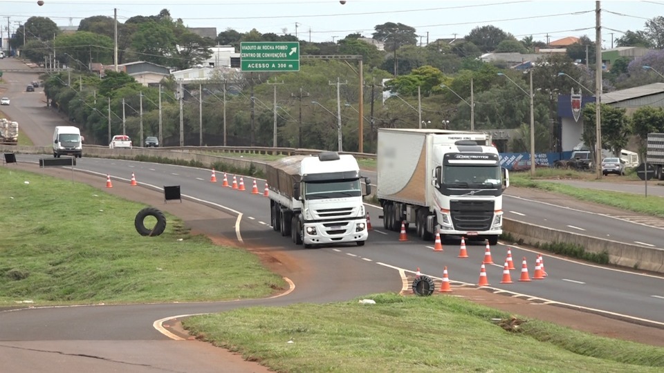 DER realiza operação na BR 467 com parada obrigatória para veículos de carga